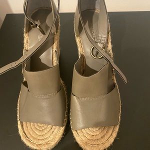 Treasure & Bond Sannibel Espadrille
Platform Wedge in Grey leather size 8.5